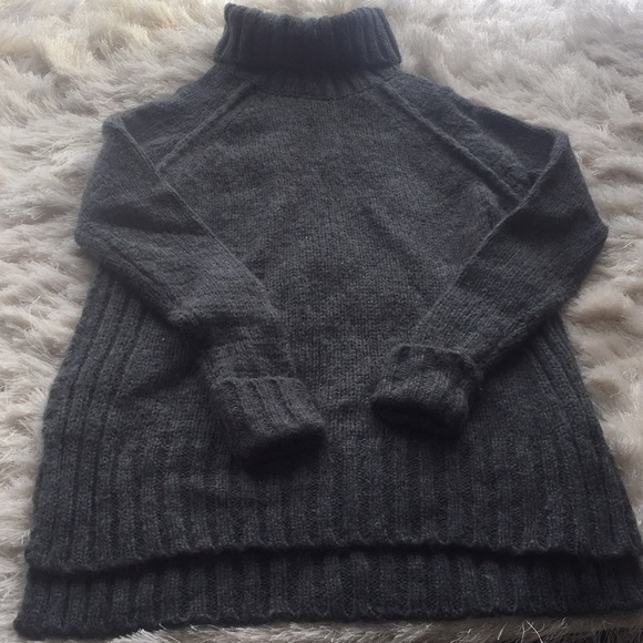 ruby moon Sweaters - Von Maur | EUC wool turtleneck